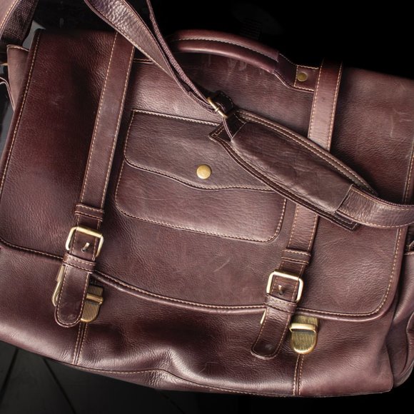 Vintage-Style Brown Leather Messenger Bag With Adjustable Strap and Buckles - Picture 11 of 13